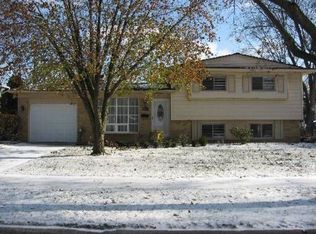 20942 Robinwood St, Farmington, MI 48336