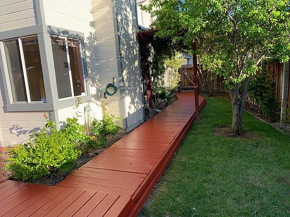 Refinished NEW deck, 25 rose bushes, Fruit Trees