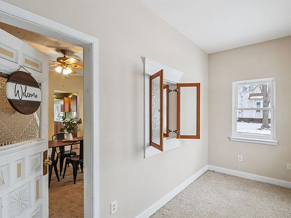 3rd image of 300 W Pine St