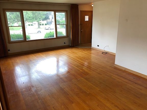 5th image of 7423 W Palatine Ave