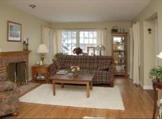 111 N Macarthur Blvd, Mount Prospect, IL 60056