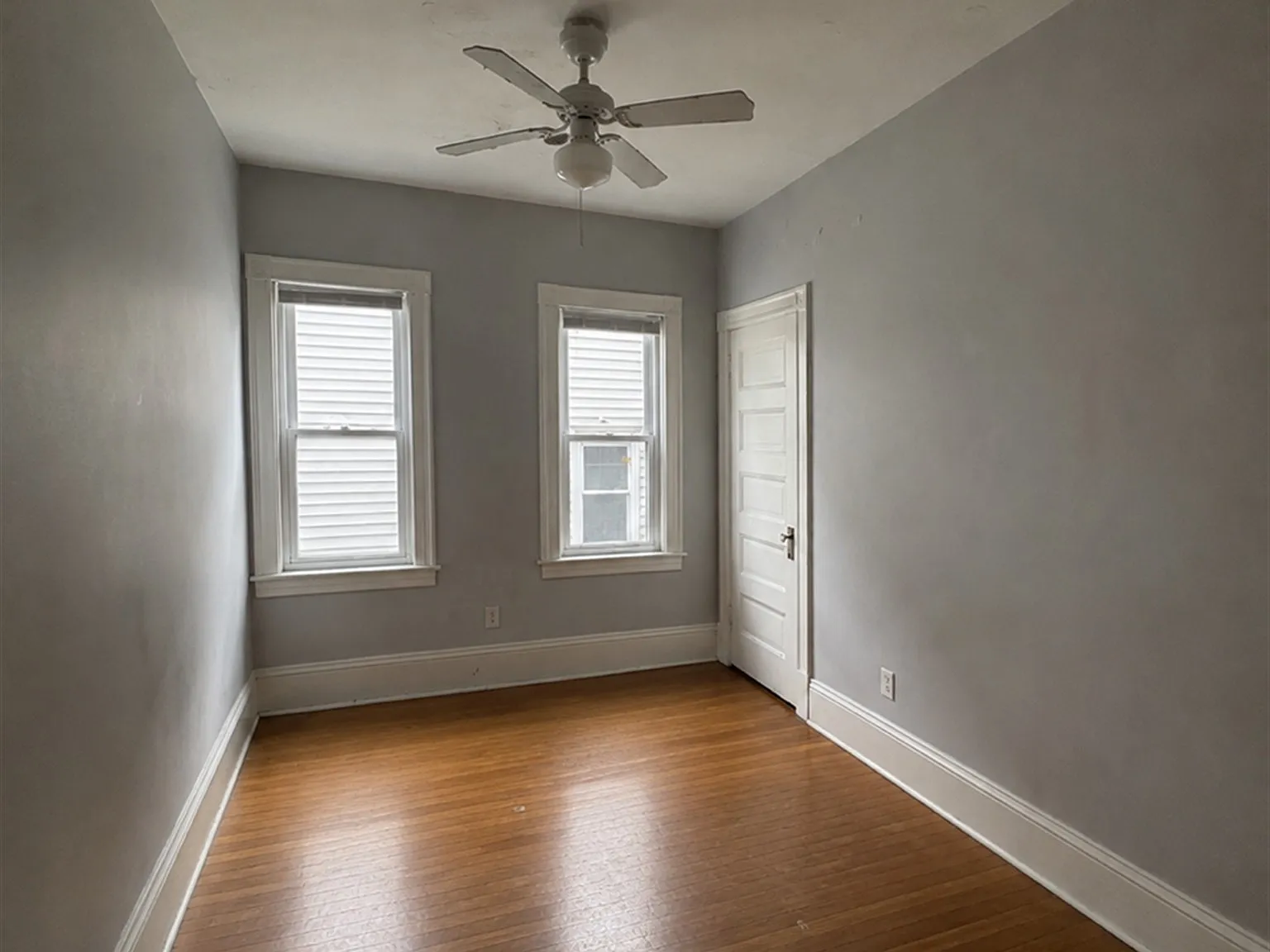 2 bed, 800 sqft, $3,000 — Photo 2