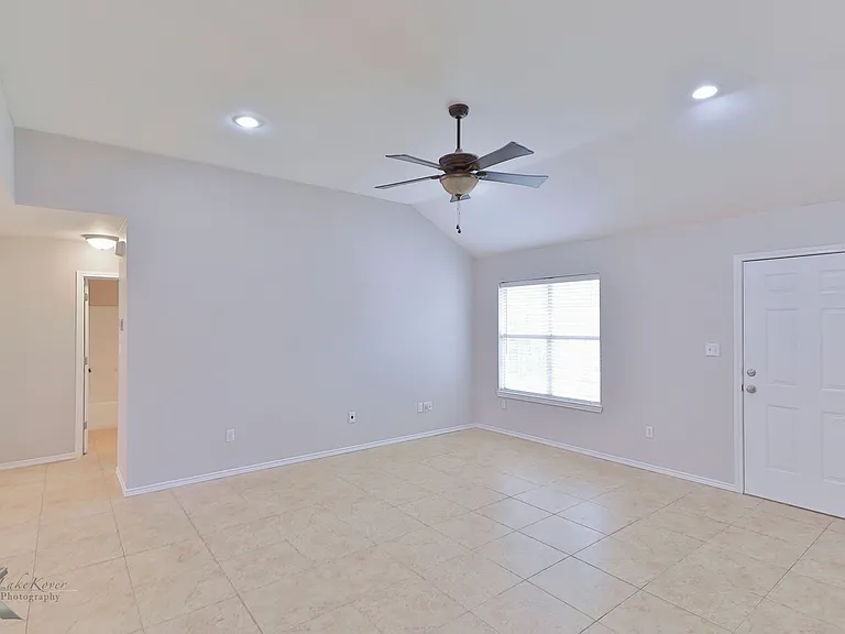 7825 Thompson Pkwy — Photo 21