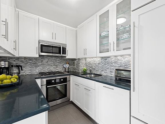 5th image of 2250 Broadway APT 16A