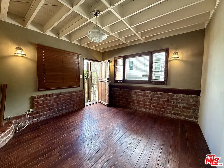 6871 Pacific View Dr — Photo 29
