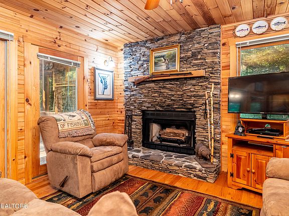 4th image of 202 Fern Ridge Rd