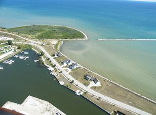 170 Hathaway Dr, Kewaunee, WI 54216