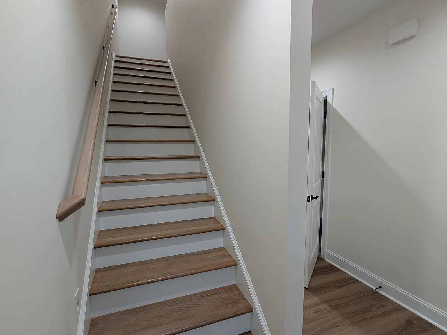 3 bed, 2.5 bath, 1700 sqft, $1,950 — Photo 4