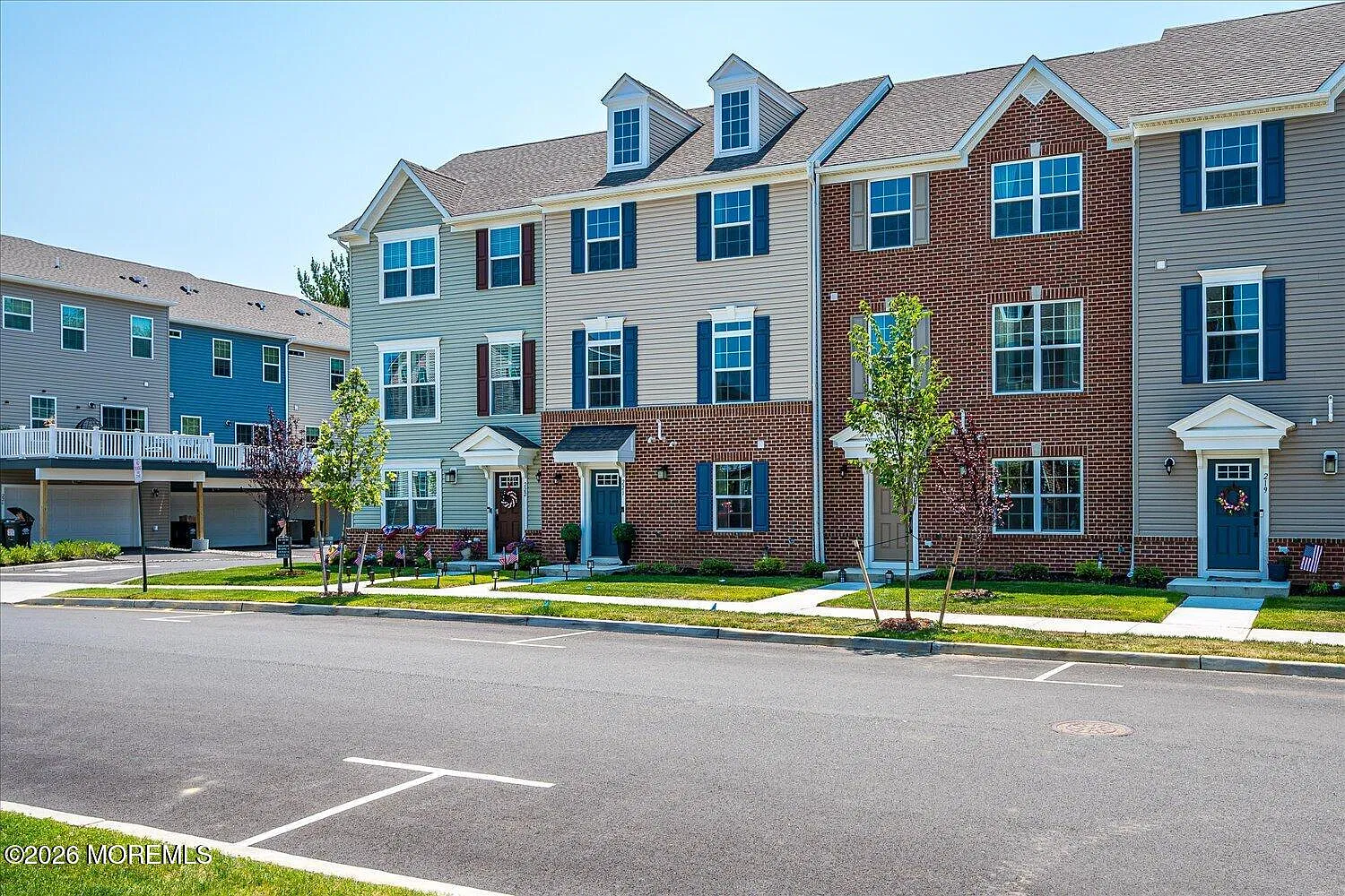 3 bed, 4.0 bath, 1914 sqft, $4,500 — Photo 2