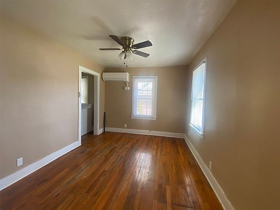 3rd image of 1275 Durbin Dr