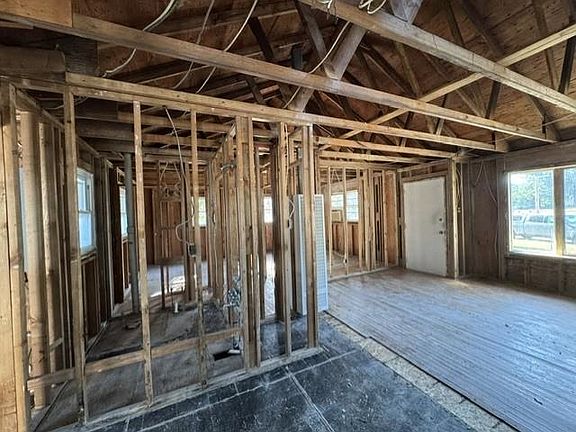 5th image of 602 Rose Hill Pkwy