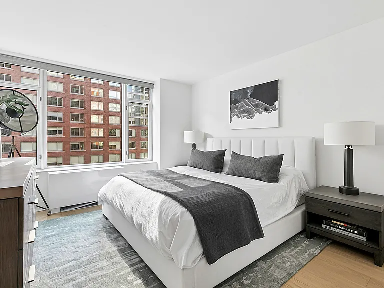 210 Warren St #7E — Photo 4