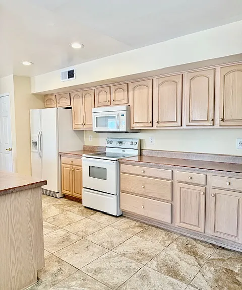 11801 N Coggins Dr — Photo 6