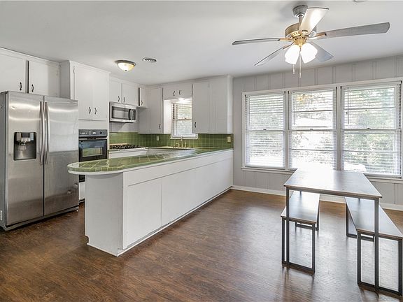 2nd image of 100 Fleetwood St