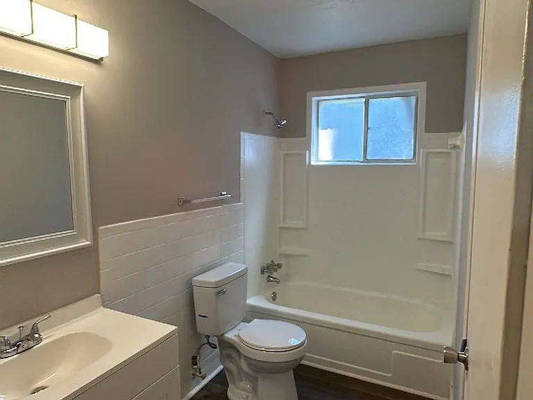 U of M Area - Southernwood Apartments — Photo 46