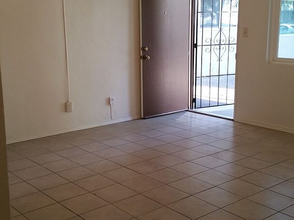 5th image of 4427 Rosebud Ln
