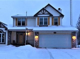 1803 Thomas Dr, East Troy, WI 53120