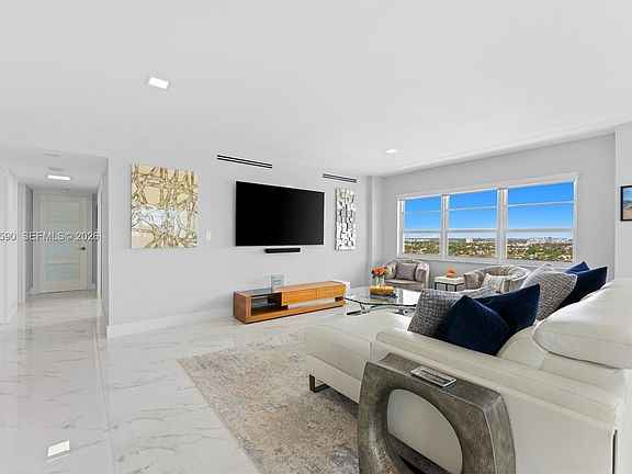 4th image of 340 Sunset Dr APT 1810
