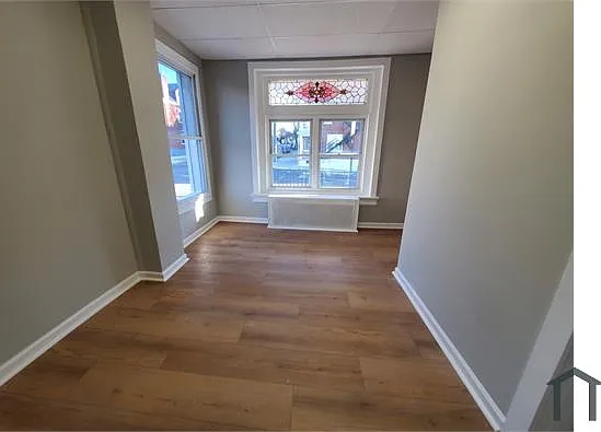 1302 W Walnut St — Photo 3