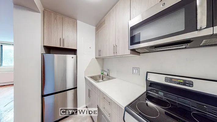 Rented by City Wide Apartments | media 6