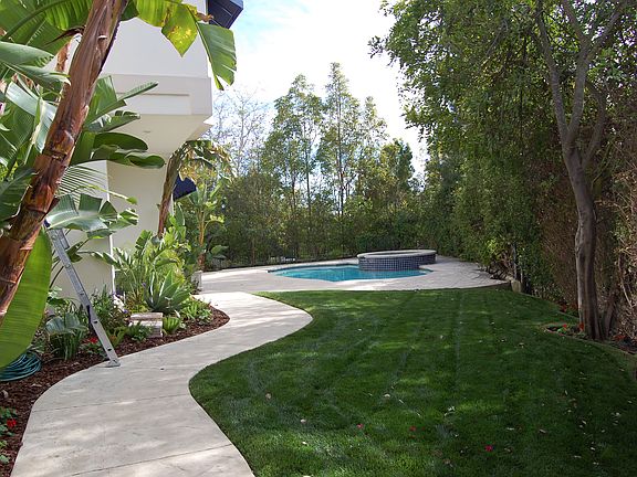 3rd image of 2295 Weybridge Ln