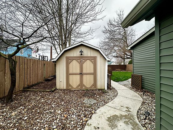 3rd image of 665 Cherry St