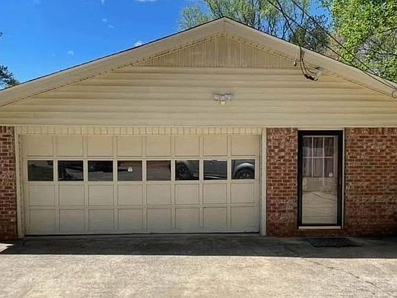 2nd image of 2120 Pine Dr