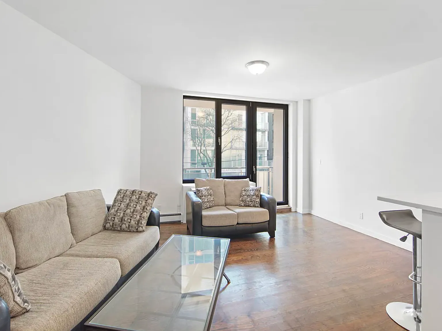 2 bed, 2.5 bath, 1400 sqft, $3,500 — Photo 2