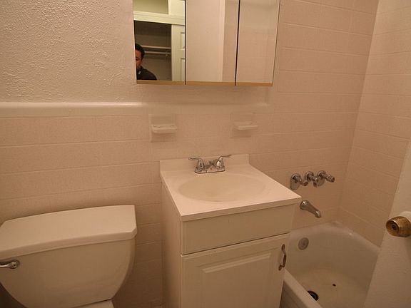 2nd image of 216 W 78th St APT 3B