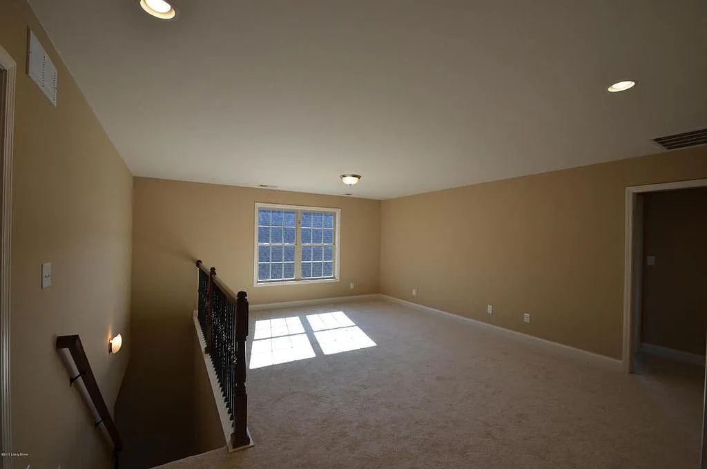 4 bed, 2.5 bath, $3,000 — Photo 2