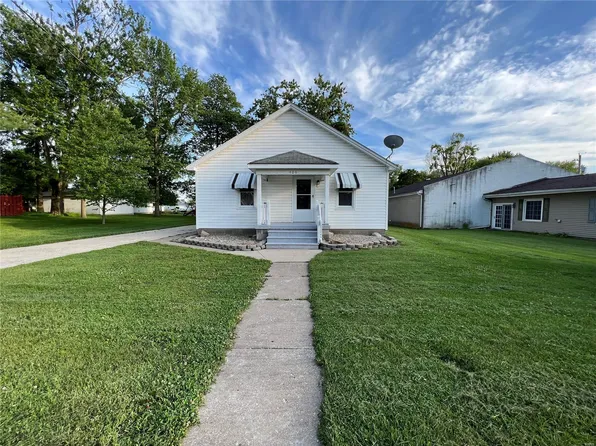 406 Walnut St, Alhambra, IL 62001