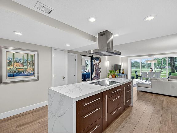 5th image of 3900 Oaks Clubhouse Drive #112