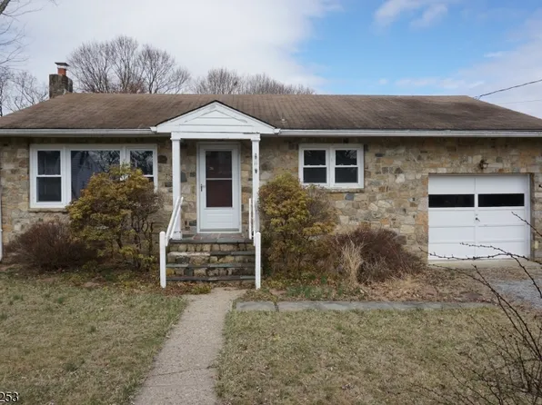 11 Pershing Ave, Califon Boro, NJ 07830