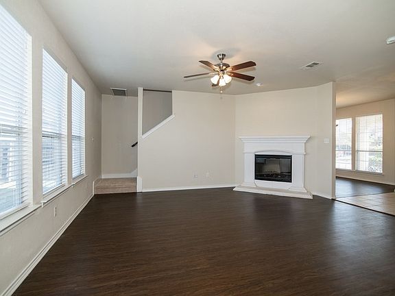 5th image of 844 Pebblecreek Dr