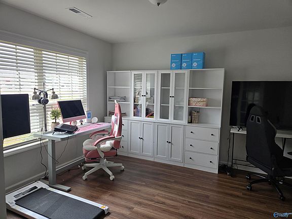 2nd image of 104 Coco Cir