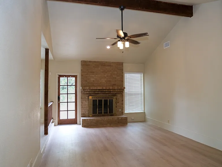 313 Renee Dr — Photo 5