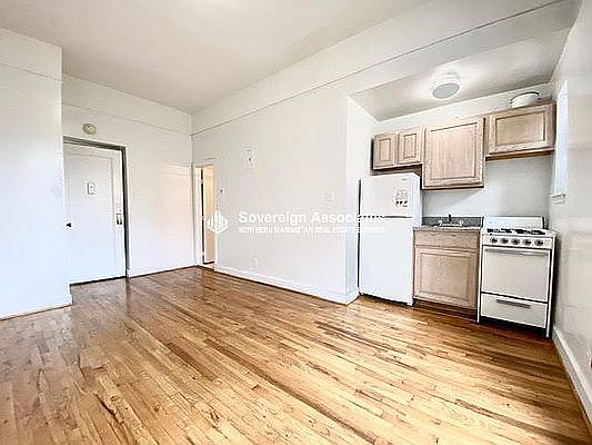 3rd image of 936 W End Ave APT G9