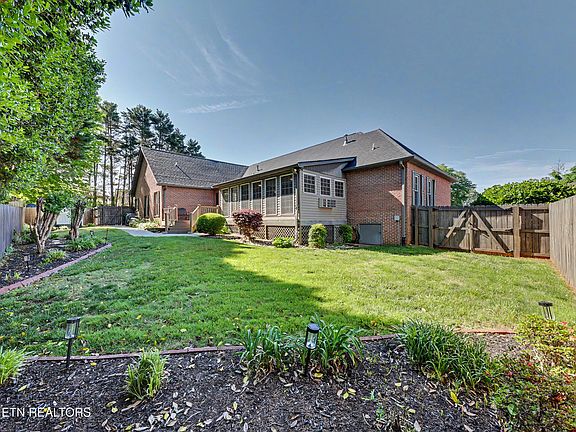 5th image of 818 Somerset Dr