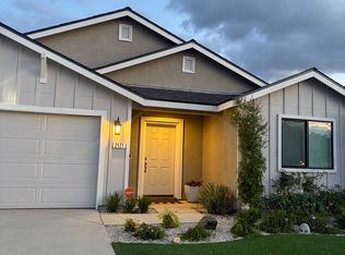 2121 E Oak Ave, Visalia, CA 93292