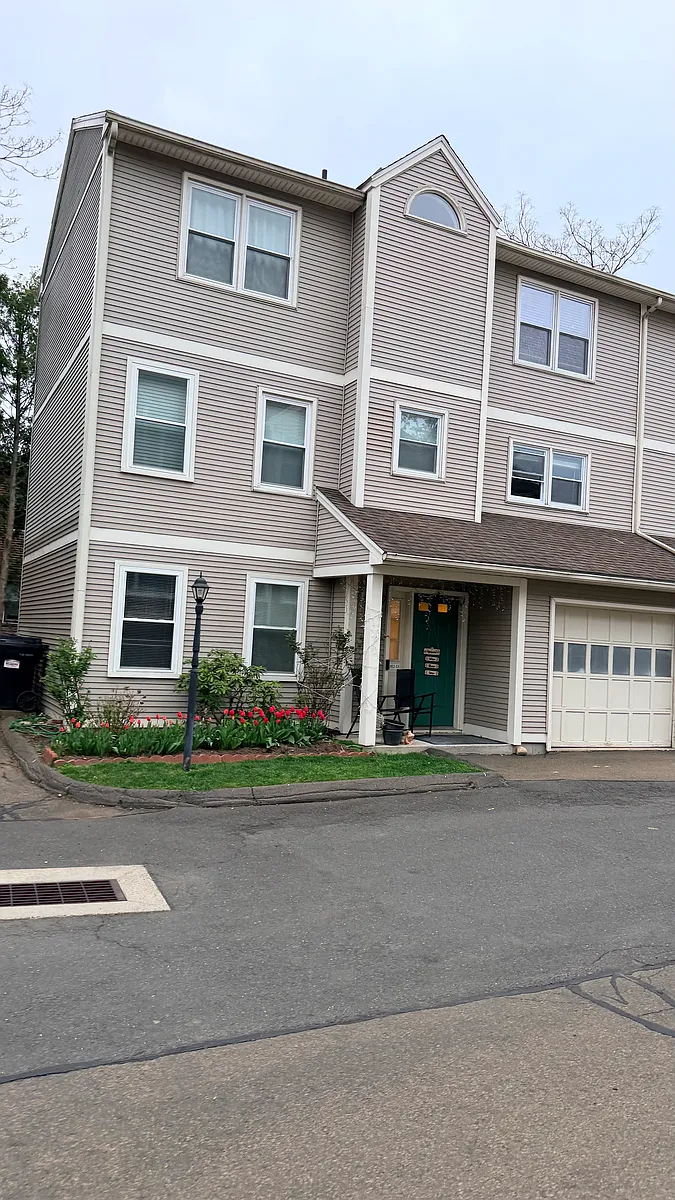 Building Photo - 1002 Whalley Ave #D