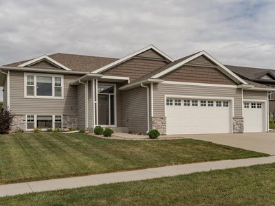 1421 Tunbridge Pl NE, Byron, MN, 55920