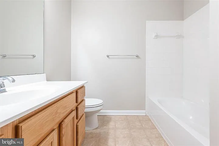 4 bed, 2552 sqft, $3,300 — Photo 3
