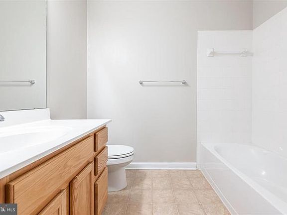 3rd image of 10246 Whitworth Ln