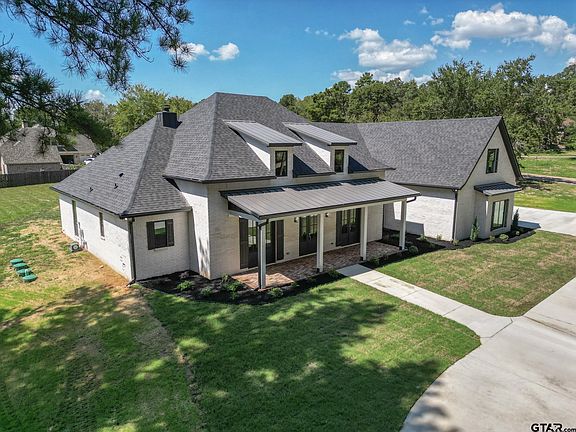 2nd image of 17807 Summerhill Cir