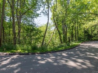 32 Pickwick Rd, Asheville, NC 28803