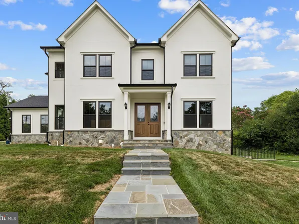 6101 Berkshire Dr, Bethesda, MD 20814
