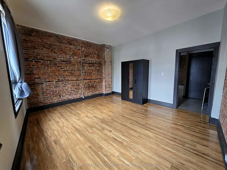 473 King St W #B — Photo 8