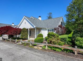 2114 Bayberry Ln, York, PA 17403