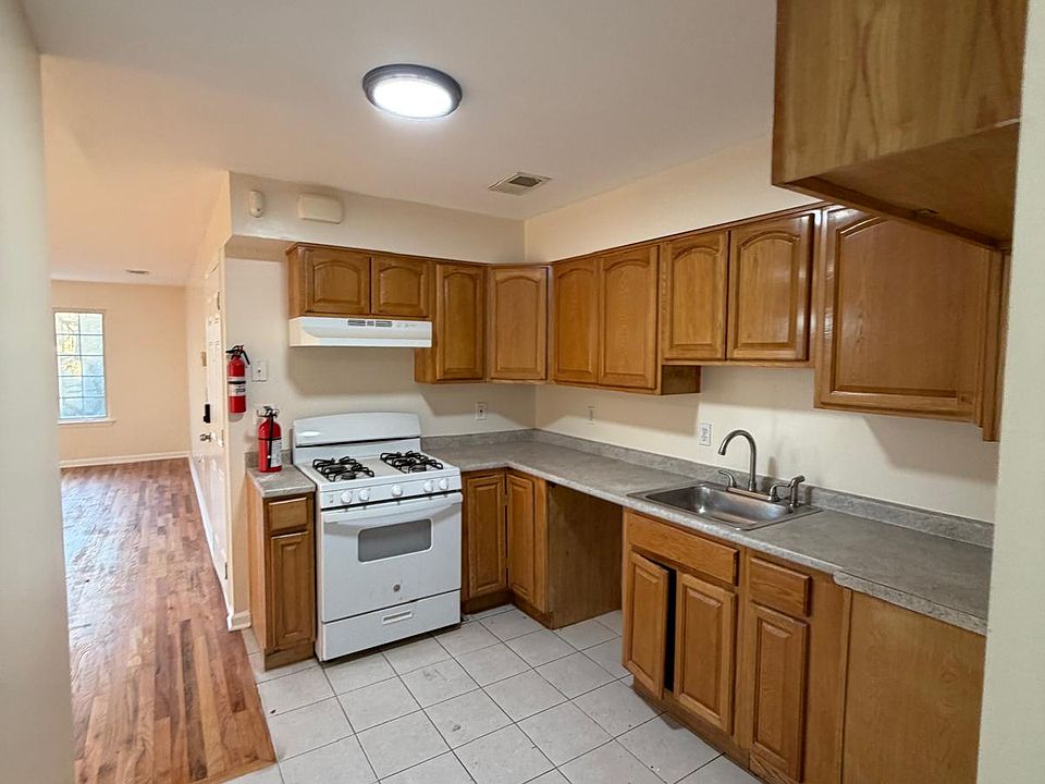 1st image of 425 Fulton St #C