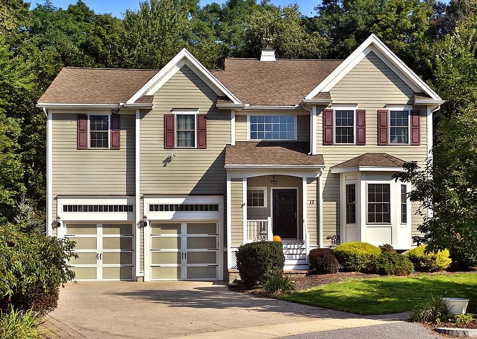 1st image of 17 Fairway Dr